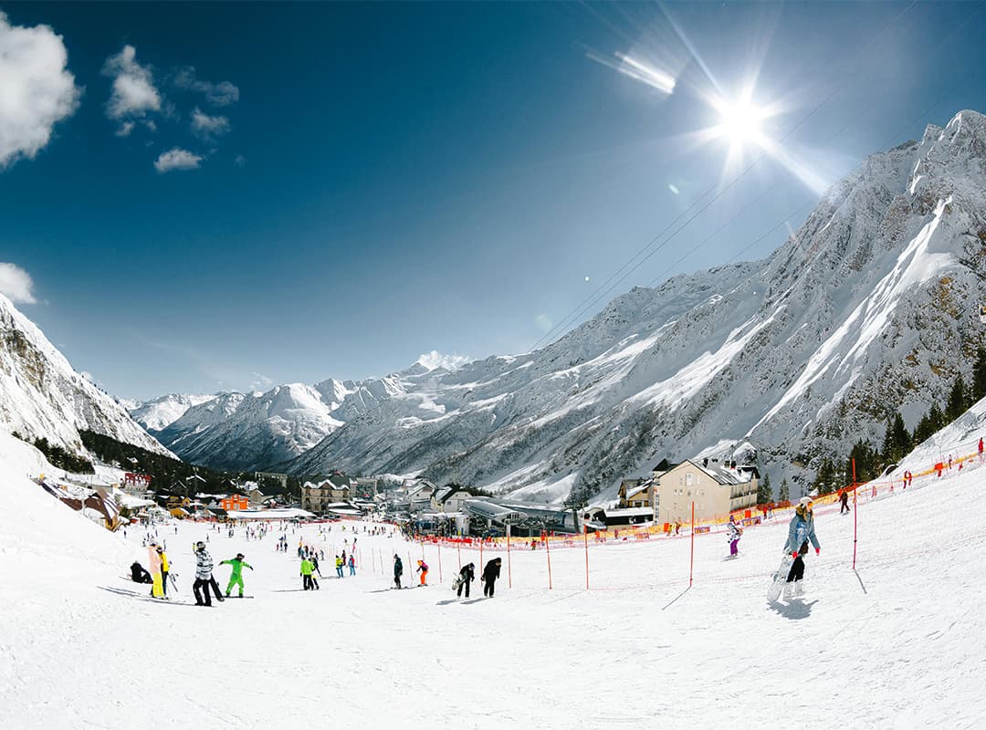 The Health Benefits of Skiing: Why Hitting the Slopes is Great for Your Well-Being